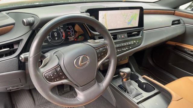 Used 2025 Lexus ES 350 w/ Premium Package FWD image 6