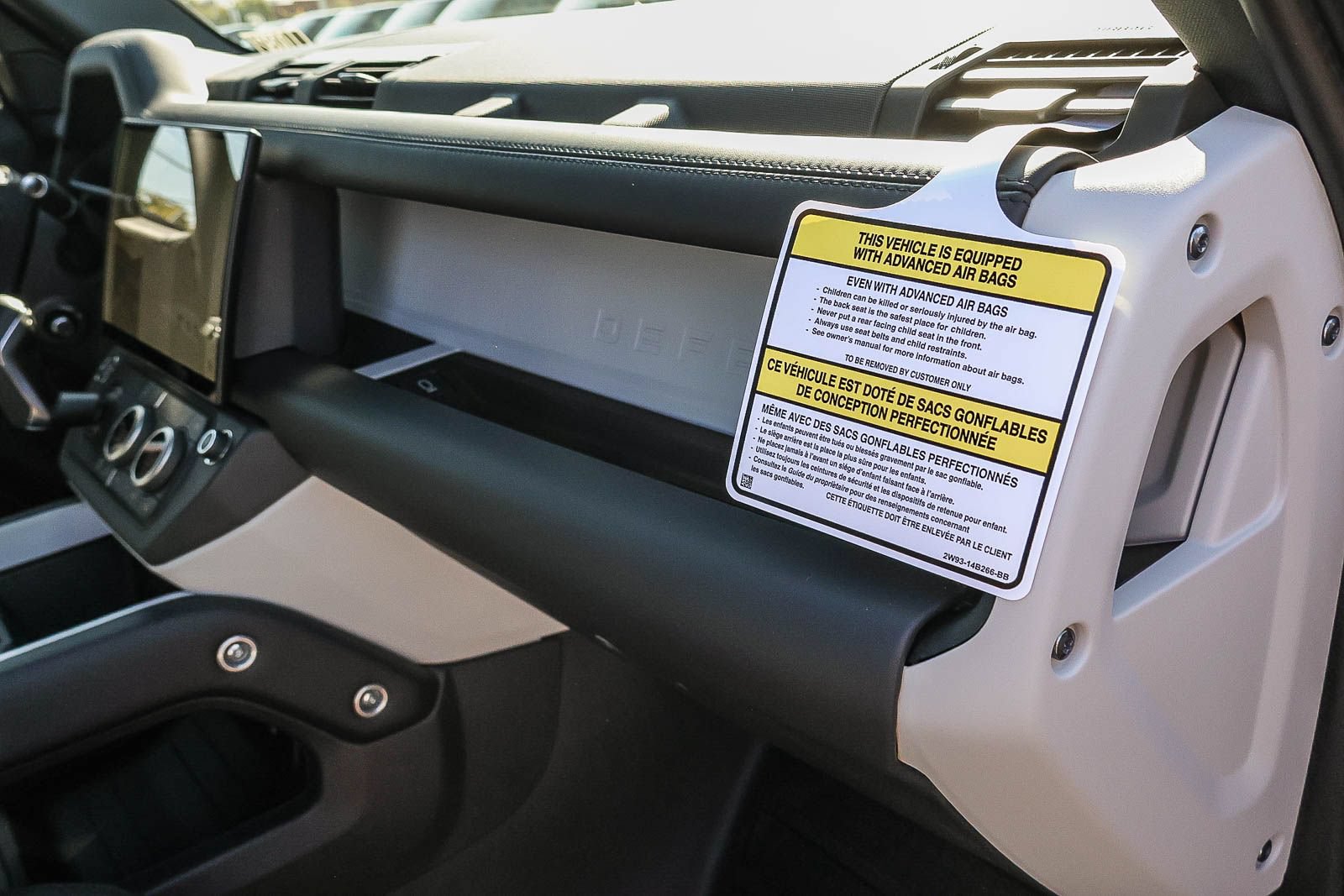 New 2026 Land Rover Defender 110 X-Dynamic SE AWD/4WD image 18