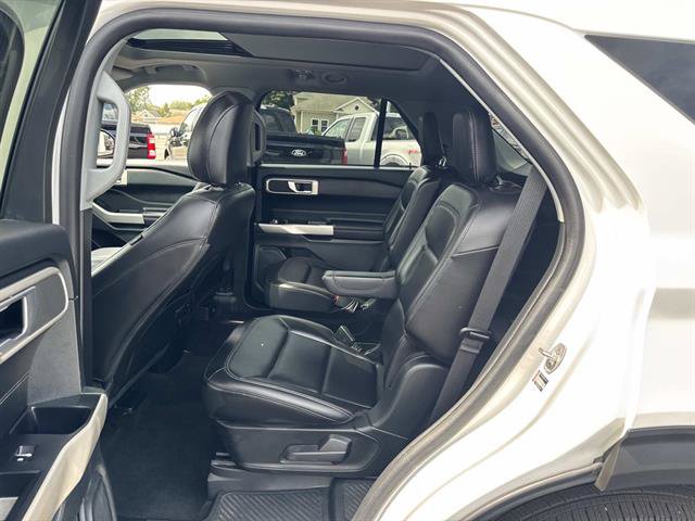 Used 2023 Ford Explorer XLT w/ Equipment Group 202A AWD/4WD image 9