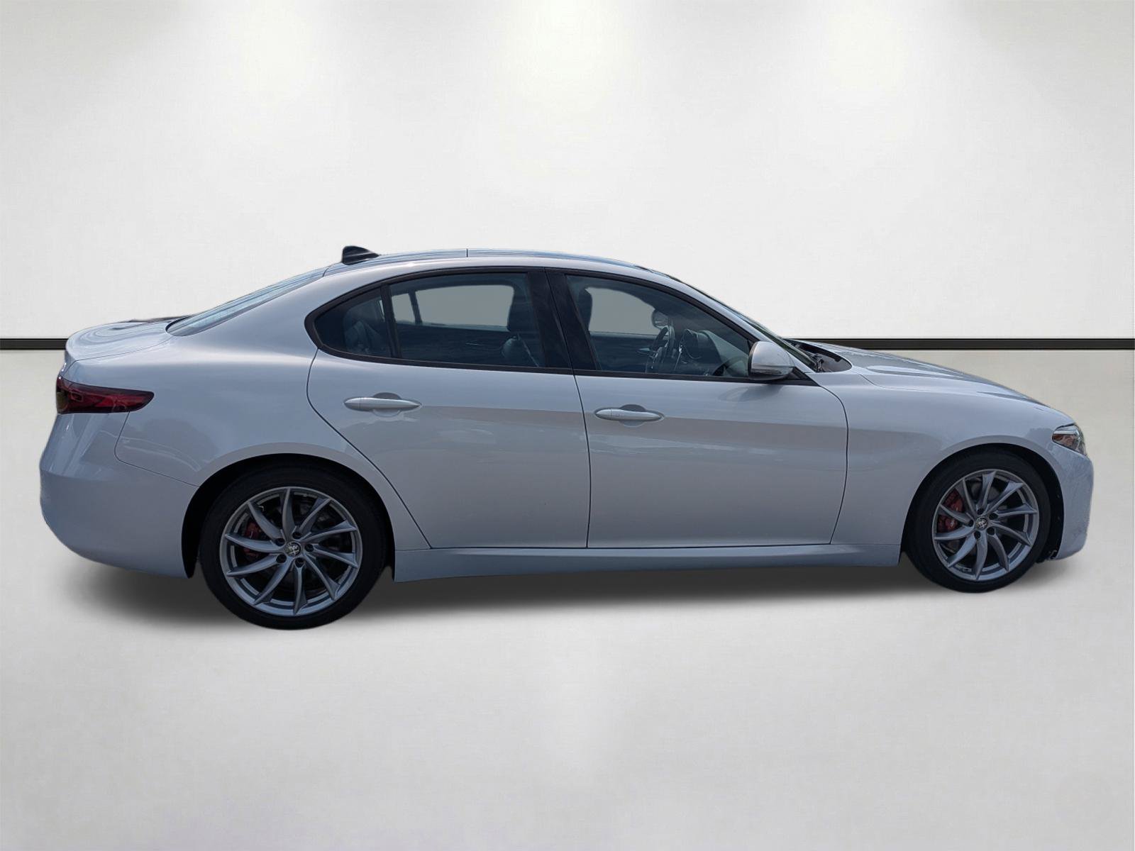Used 2023 Alfa Romeo Giulia Sprint RWD image 3