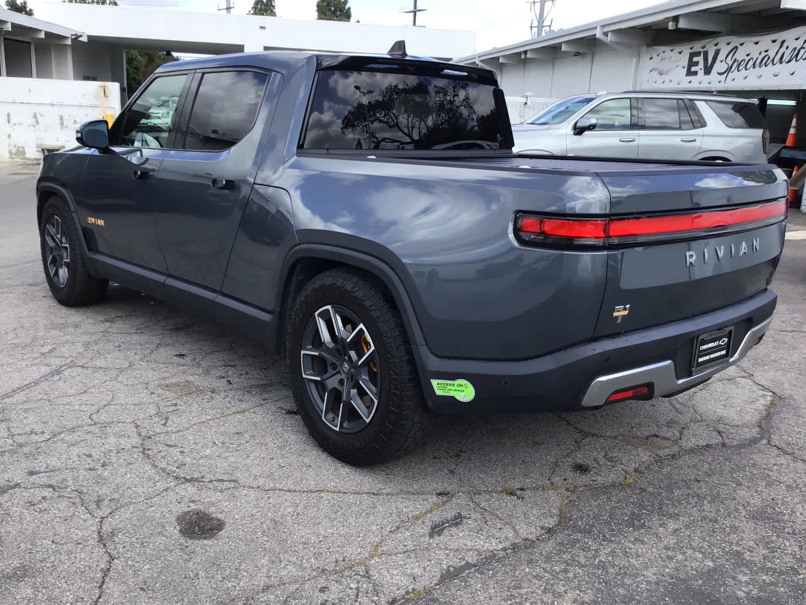 Used 2023 Rivian R1T Adventure AWD/4WD image 3