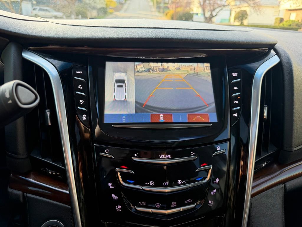 Used 2019 Cadillac Escalade Luxury RWD image 13
