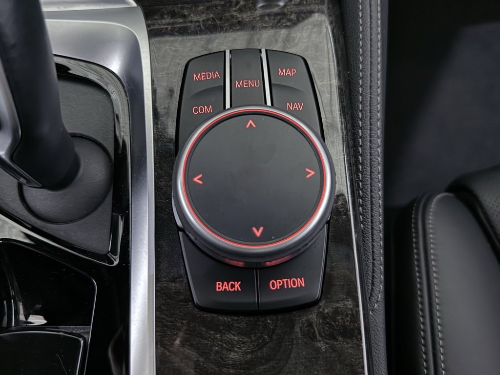 Used 2021 BMW M550i xDrive w/ Premium Package image 41