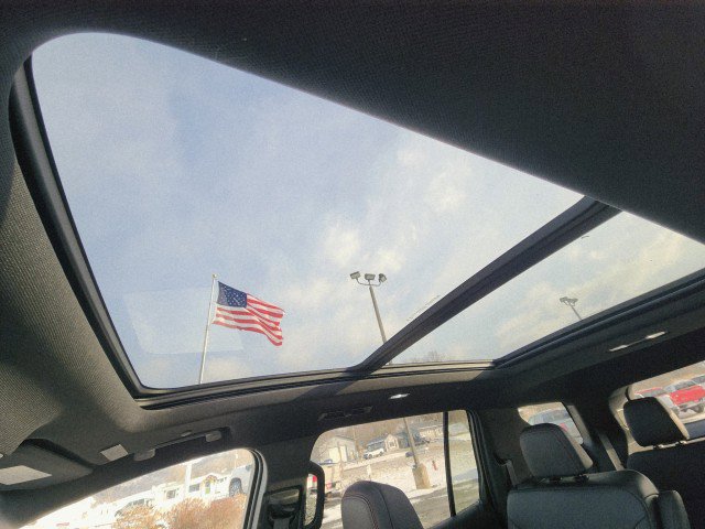 Used 2025 Chevrolet Traverse Z71 image 29