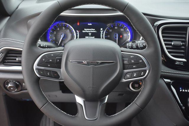New 2026 Chrysler Pacifica Select image 20