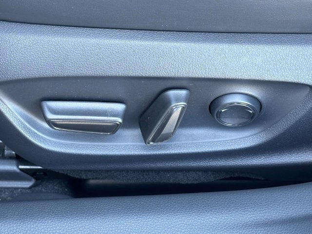 Used 2023 Toyota Prius Prime Premium FWD image 21