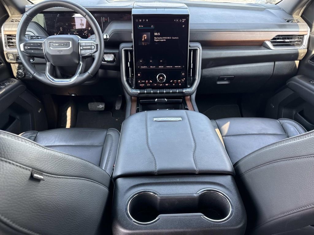 Used 2025 GMC Yukon Denali AWD/4WD image 23