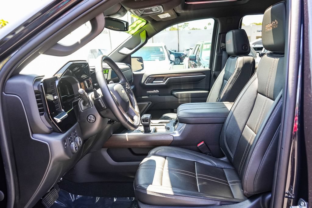 Used 2023 Chevrolet Silverado 1500 High Country w/ High Country Premium Package AWD/4WD image 18