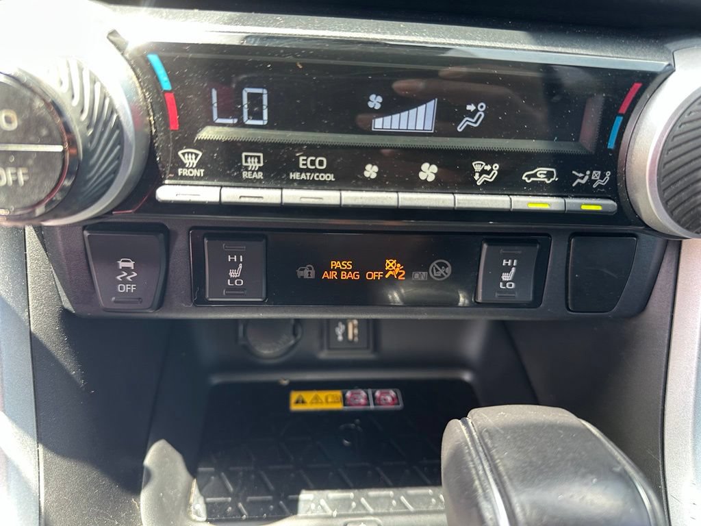 Used 2023 Toyota RAV4 XSE AWD/4WD image 19