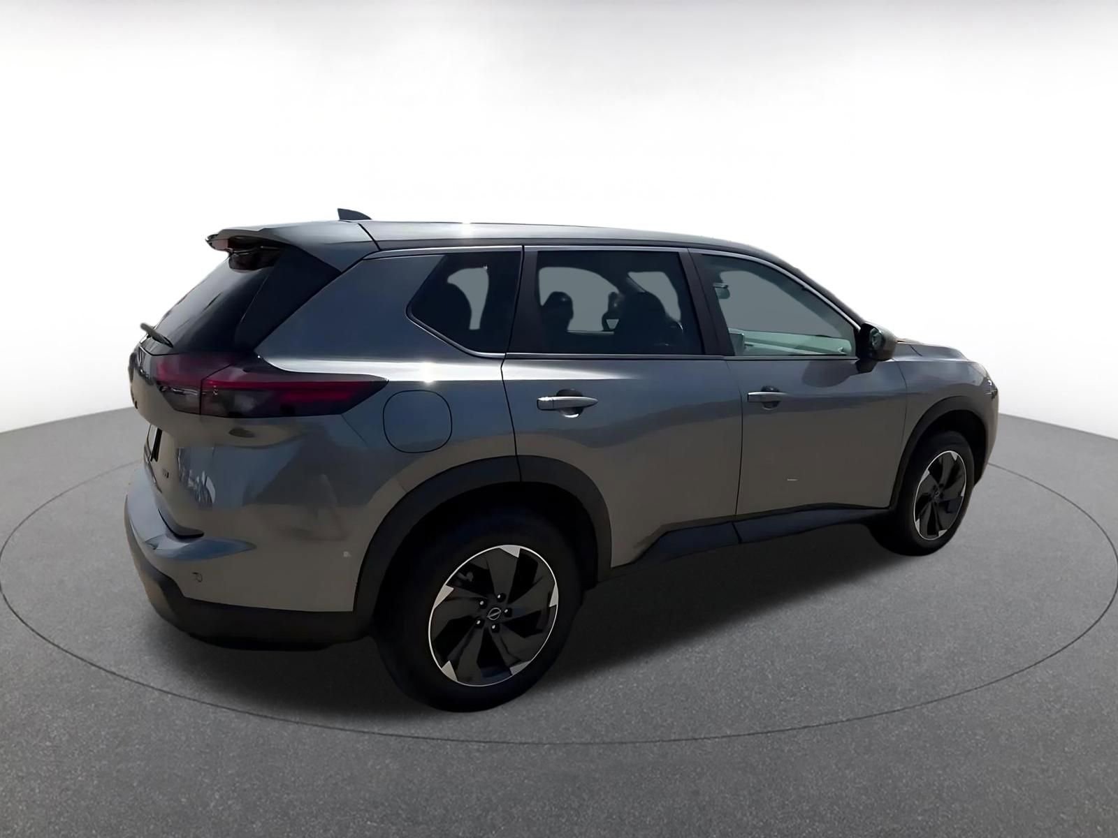 Used 2025 Nissan Rogue SV AWD/4WD image 14
