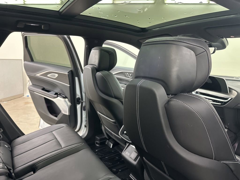 Certified 2025 Cadillac Lyriq Luxury w/ LPO, Floor Liner Package AWD/4WD image 22