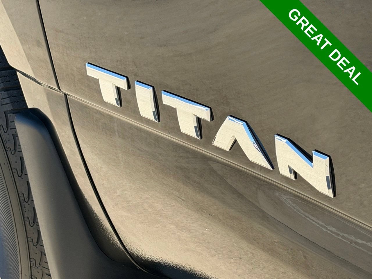 Used 2024 Nissan Titan SV w/ SV Convenience Package RWD image 8