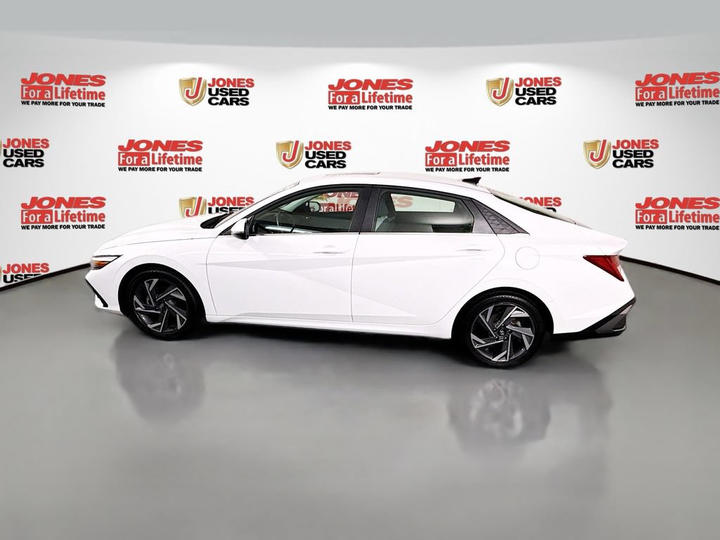 Certified 2025 Hyundai Elantra Limited FWD image 17