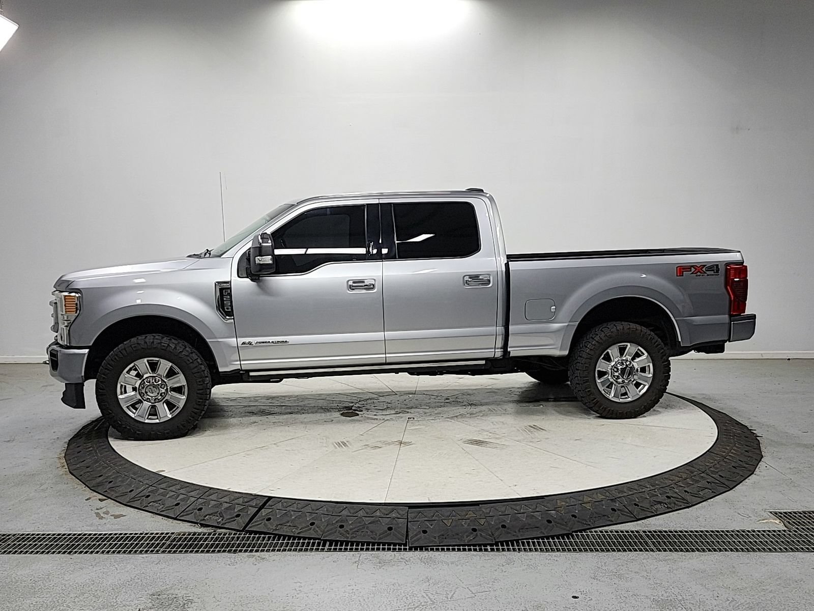 Used 2021 Ford F250 Platinum w/ FX4 Off-Road Package AWD/4WD image 4