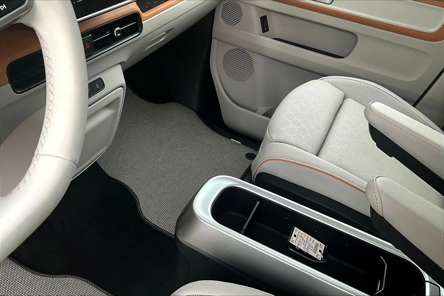 New 2025 Volkswagen ID. Buzz 1st Edition AWD/4WD image 7