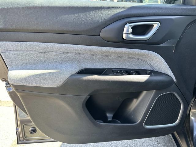 Used 2023 Jeep Compass Sport image 15