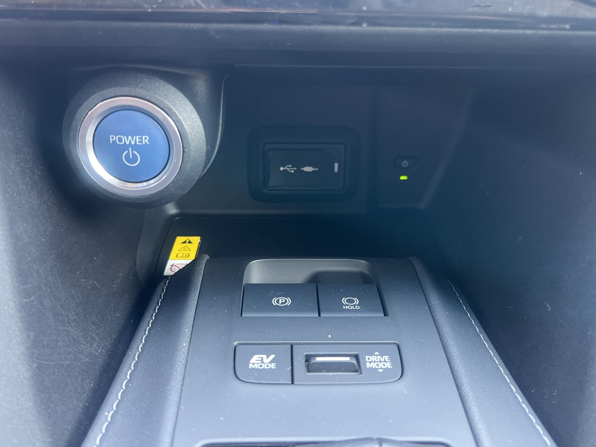 Used 2021 Toyota Venza LE w/ Carpet Mat Package (TMS) AWD/4WD image 6