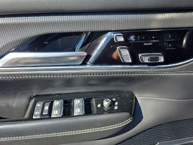 Used 2022 Jeep Grand Wagoneer Series II AWD/4WD image 21