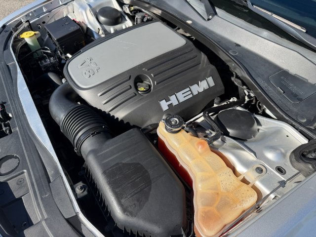 Used 2011 Chrysler 300 C RWD image 15