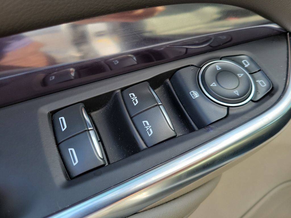 Certified 2022 Cadillac XT4 Luxury w/ Cold Weather Package FWD image 17