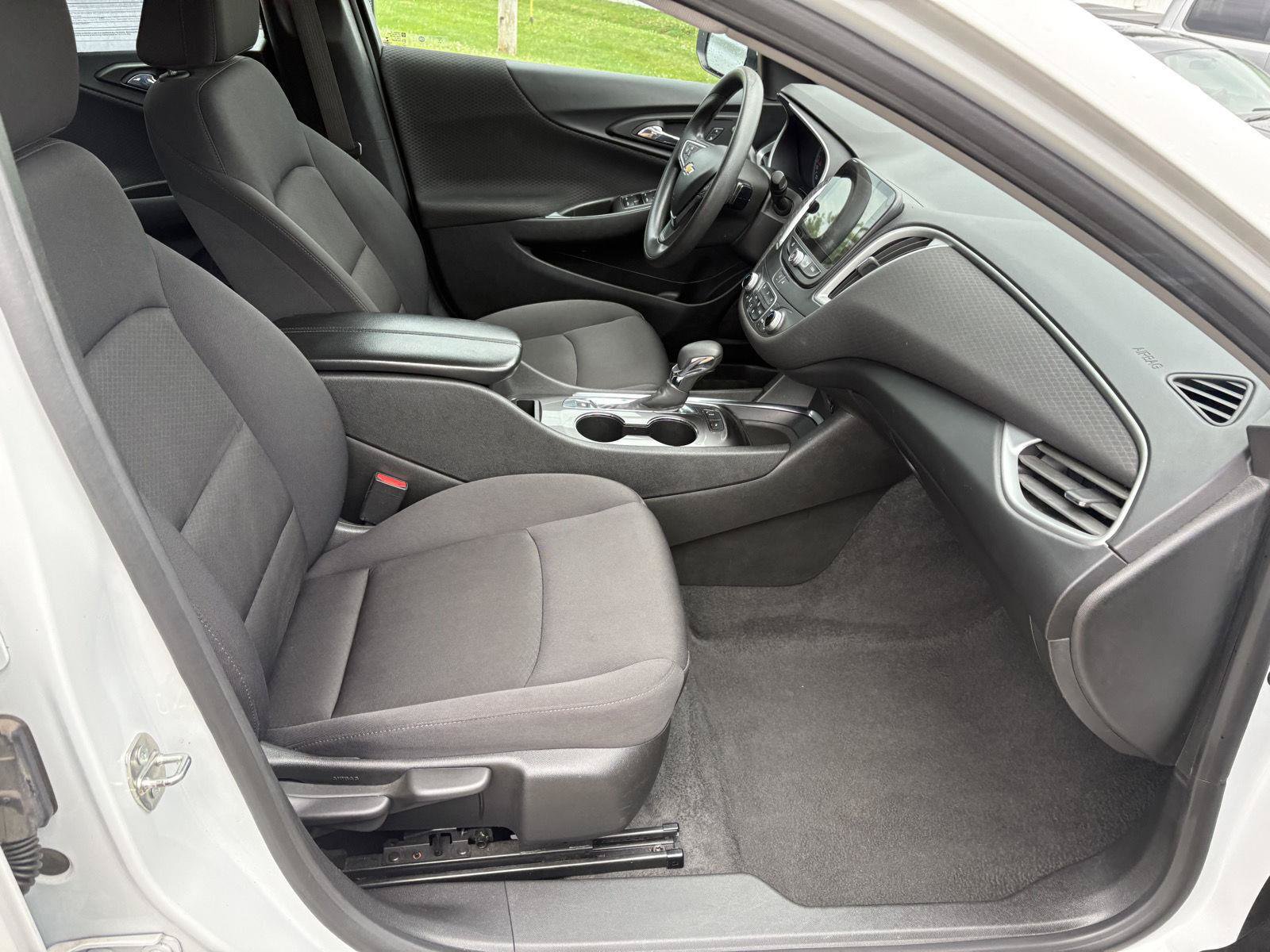 Used 2024 Chevrolet Malibu LT FWD image 17