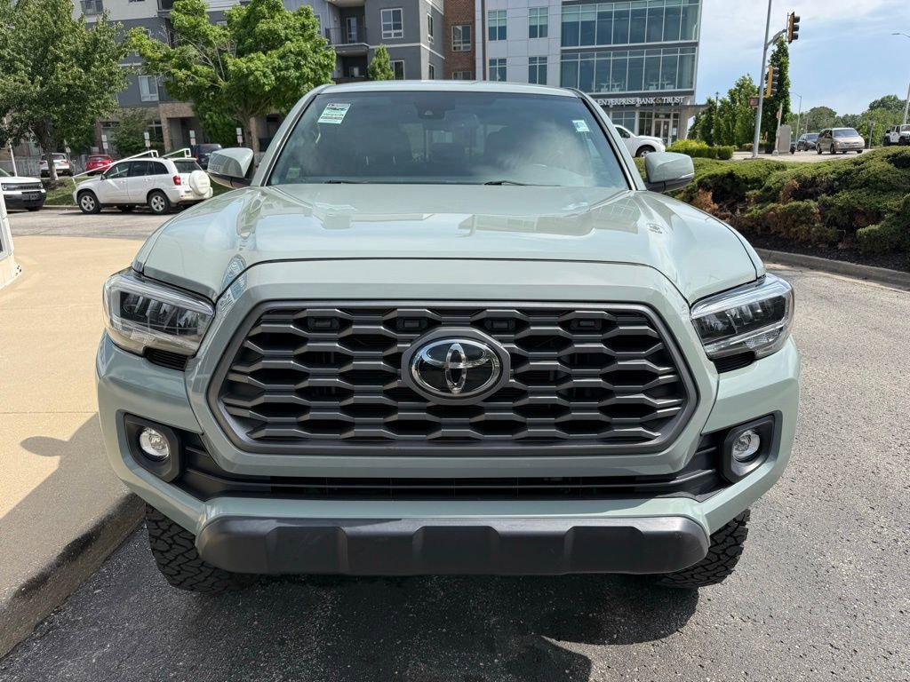 Used 2022 Toyota Tacoma TRD Off-Road AWD/4WD image 10