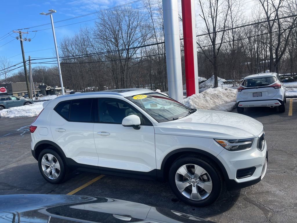 Used 2020 Volvo XC40 T5 Momentum image 6
