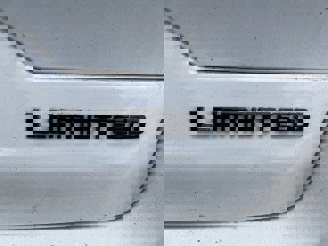 Used 2023 Jeep Grand Cherokee Limited w/ Black Appearance Package image 11