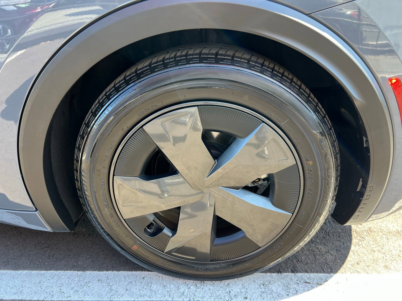 Used 2024 Toyota Prius Prime SE image 12