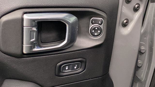 Used 2022 Jeep Wrangler Unlimited Sahara AWD/4WD image 20