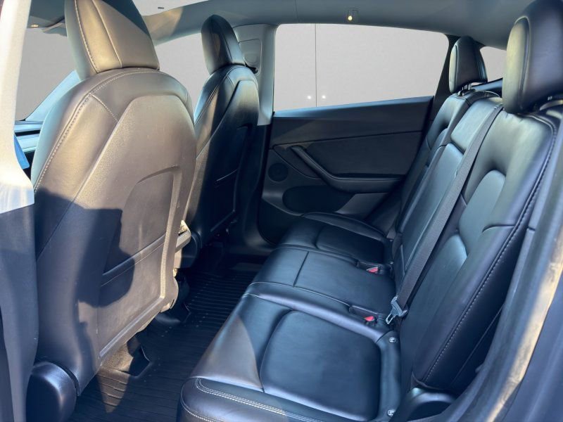 Used 2021 Tesla Model Y Long Range image 10