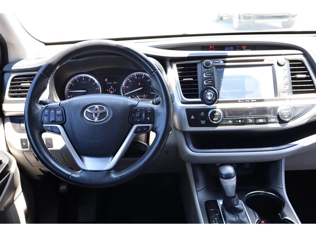 Used 2017 Toyota Highlander Limited FWD image 32