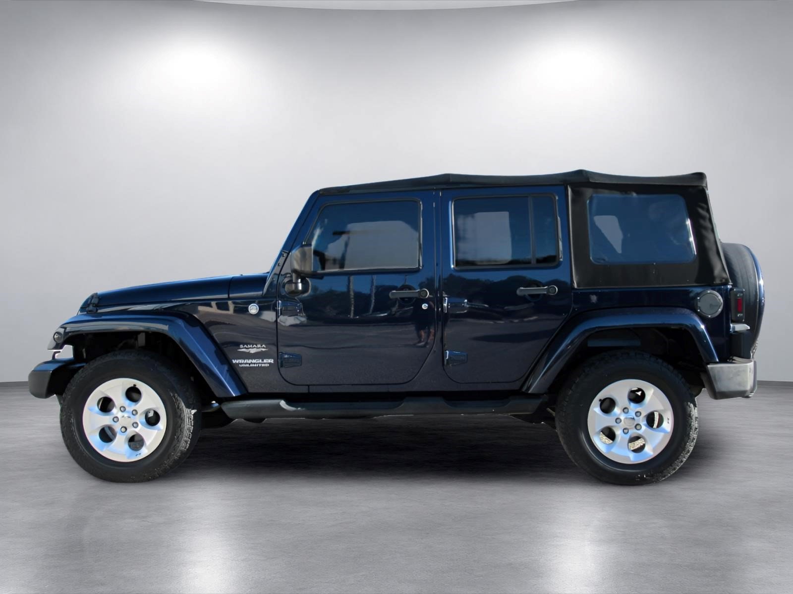 Used 2013 Jeep Wrangler Unlimited Sahara w/ Connectivity Group AWD/4WD image 4