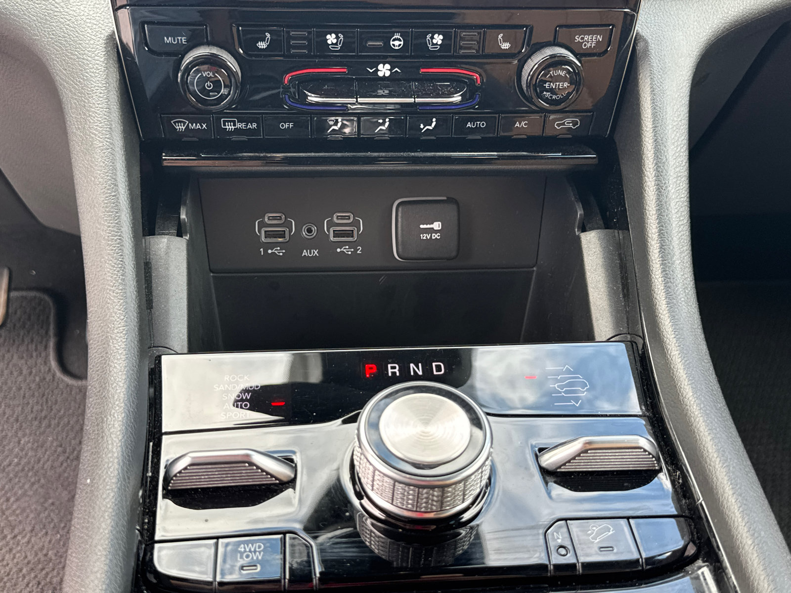 Used 2024 Jeep Grand Cherokee Summit AWD/4WD image 15