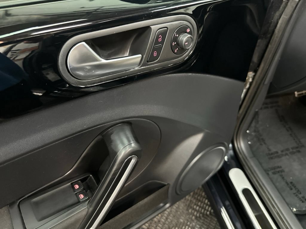 Used 2018 Volkswagen Beetle 2.0T Coast FWD image 18