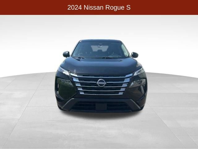 Used 2024 Nissan Rogue S image 2