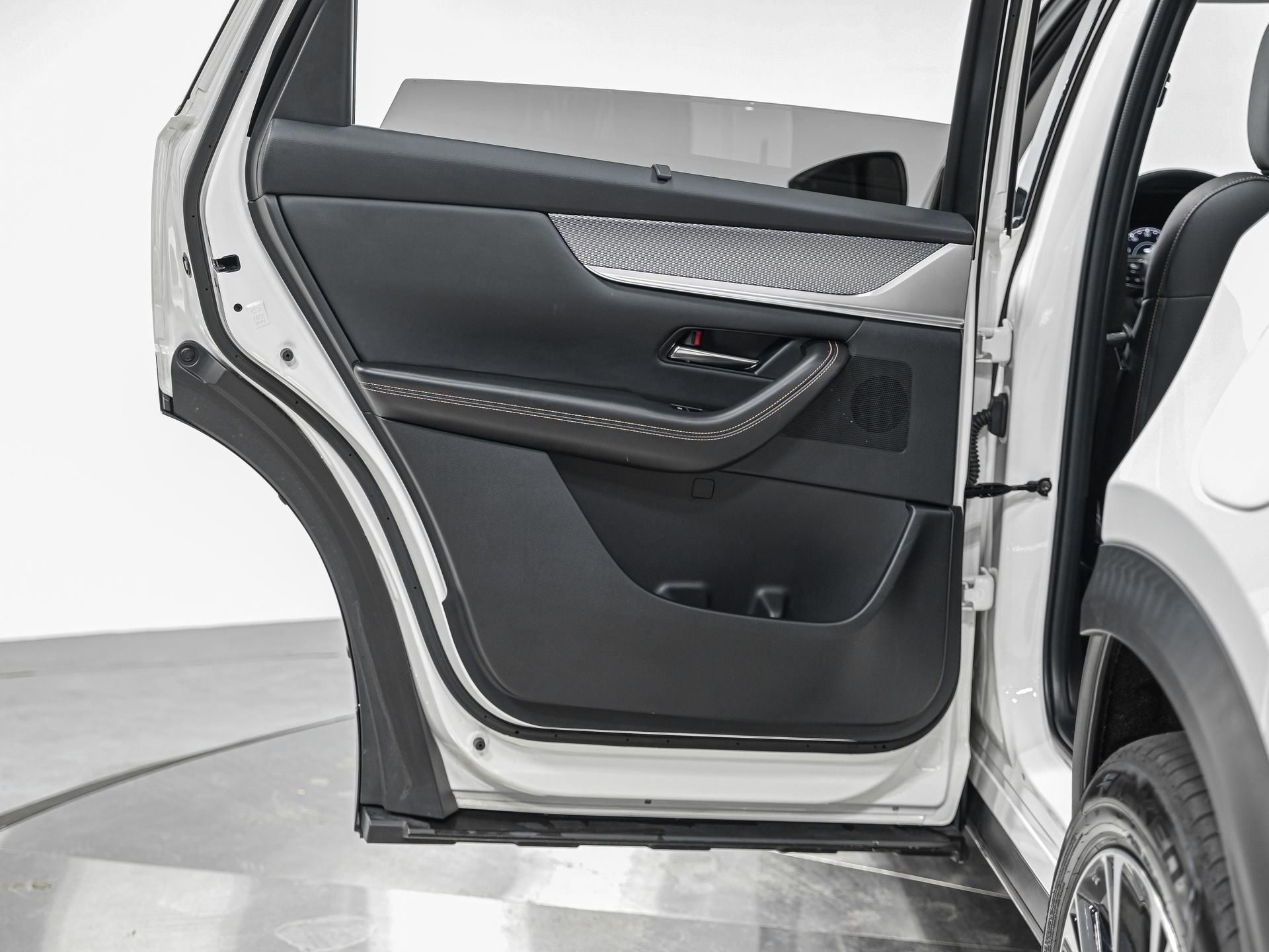 Used 2024 MAZDA CX-90 Plug-In Hybrid w/ Premium Pkg image 27