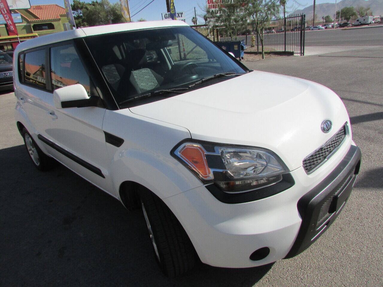 Used 2011 Kia Soul + w/ Audio Pkg FWD image 16