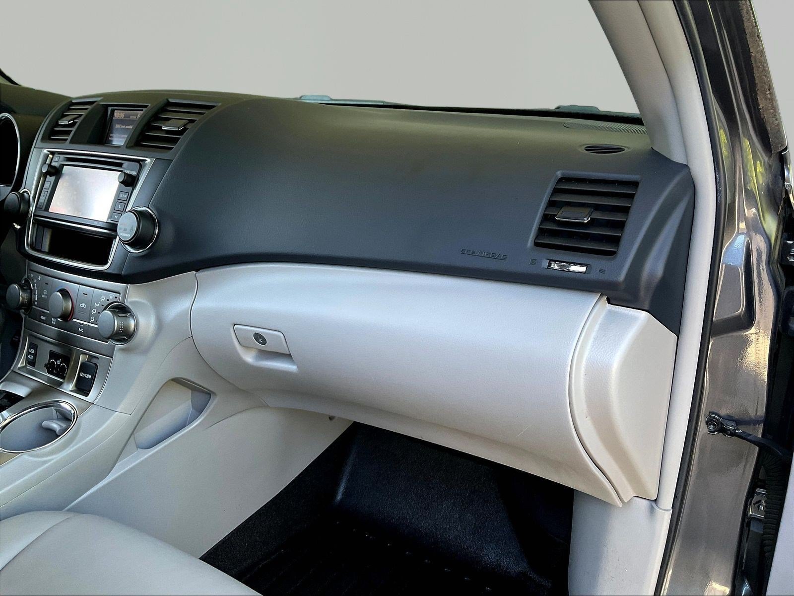 Used 2013 Toyota Highlander SE AWD/4WD image 26