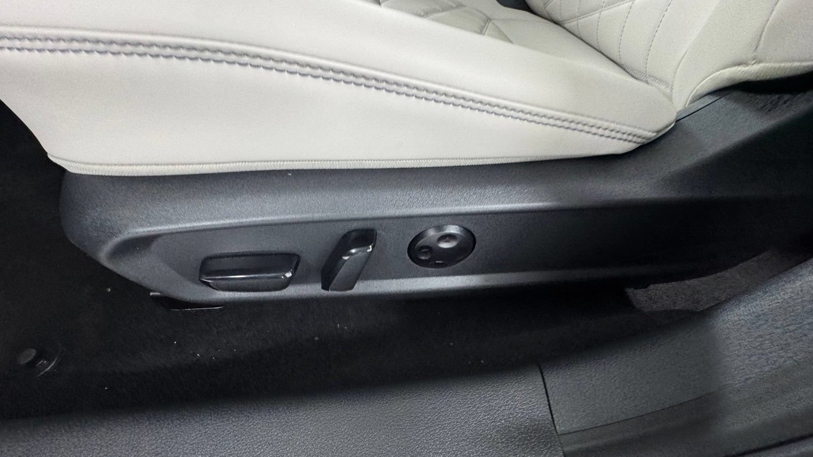 New 2026 Nissan Sentra SL w/ Floor Mat Package FWD image 11