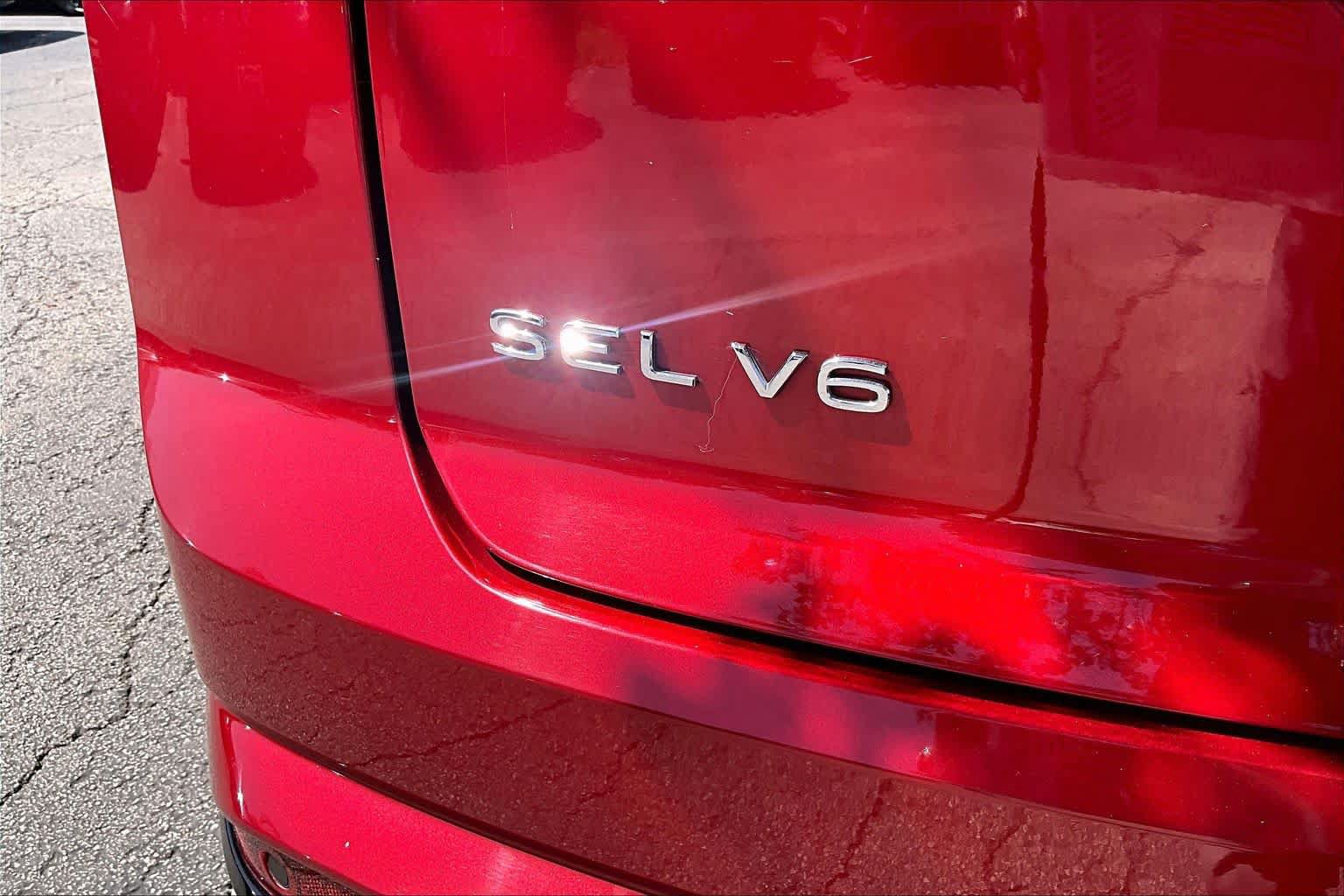 Certified 2023 Volkswagen Atlas Cross Sport SEL R-Line AWD/4WD image 10