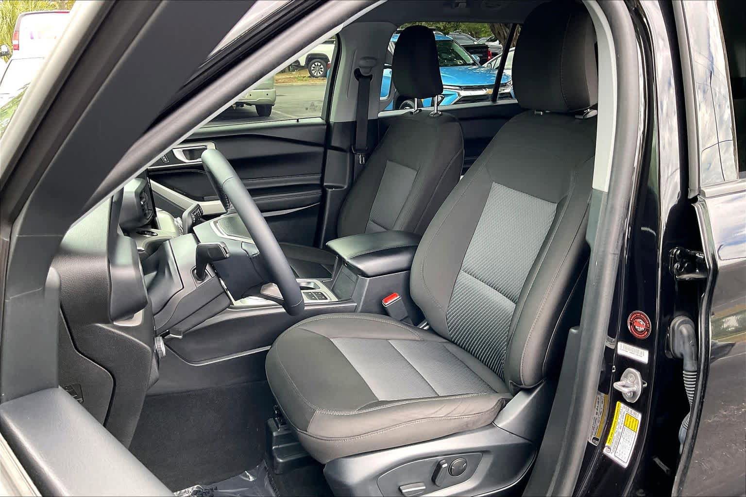 Used 2023 Ford Explorer XLT image 24