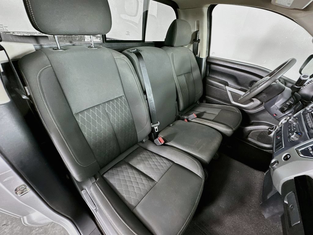 Used 2017 Nissan Titan SV AWD/4WD image 13
