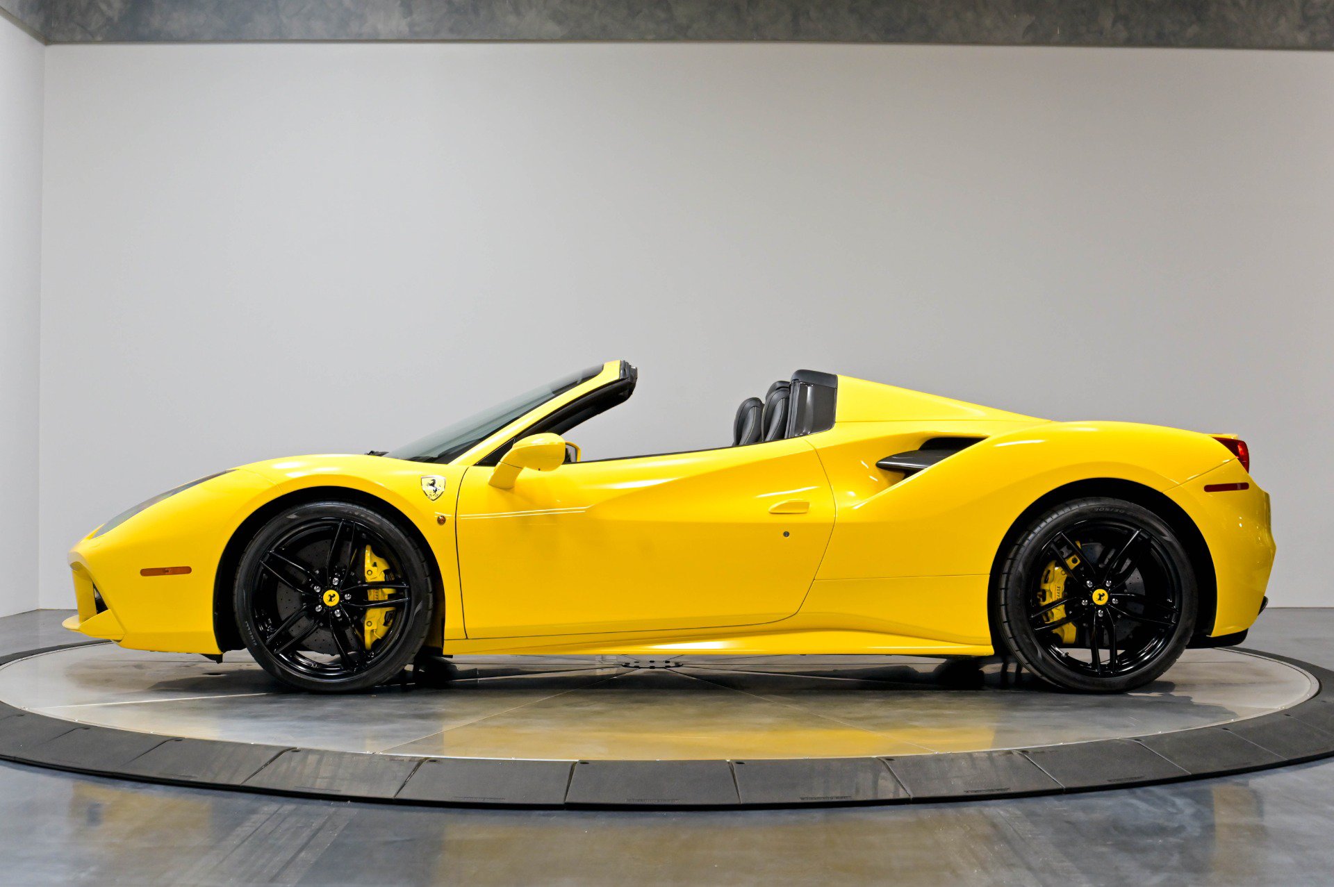 Used 2017 Ferrari 488 Spider RWD image 47