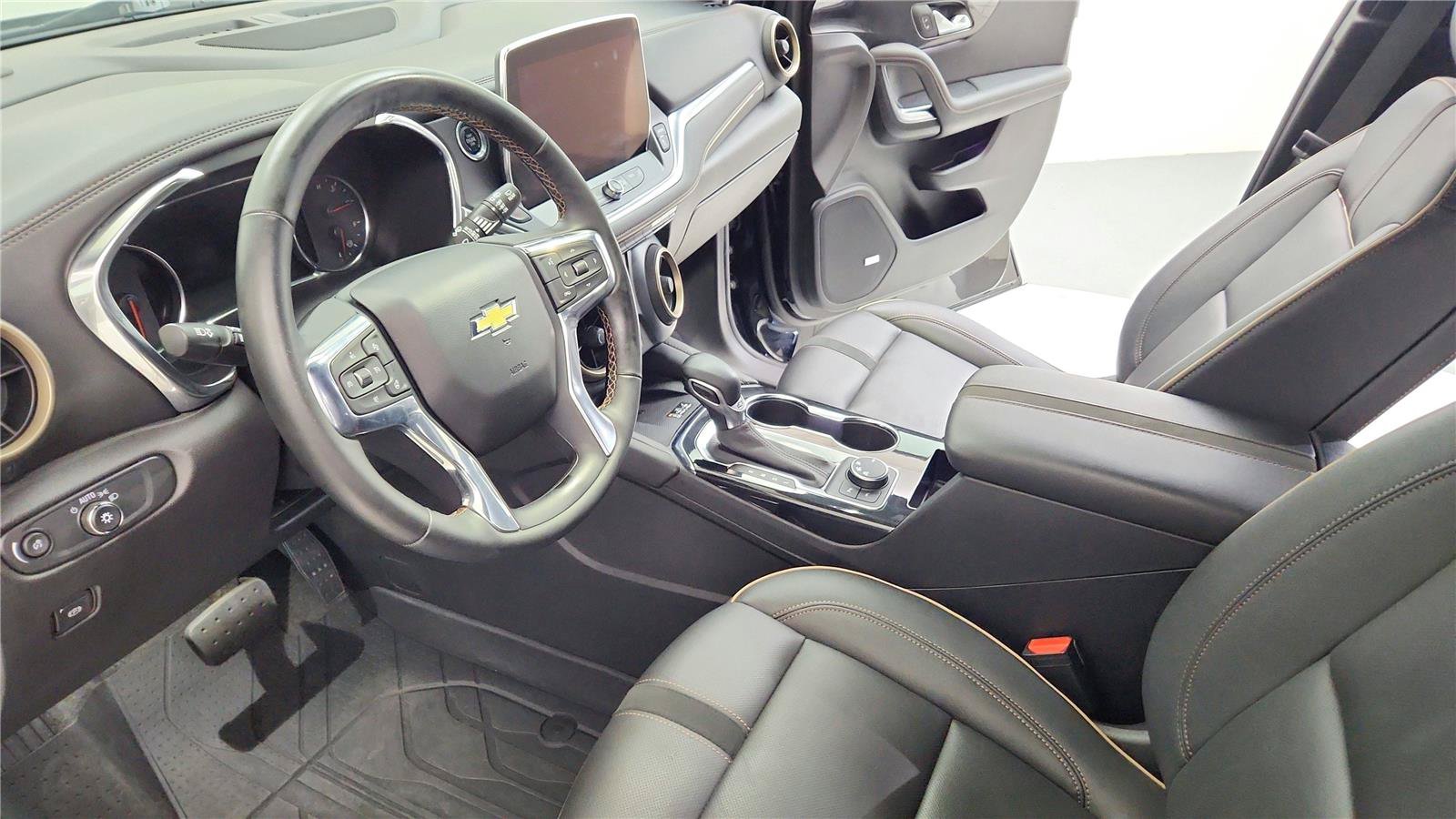 Used 2024 Chevrolet Blazer Premier w/ Driver Confidence II Package FWD image 9