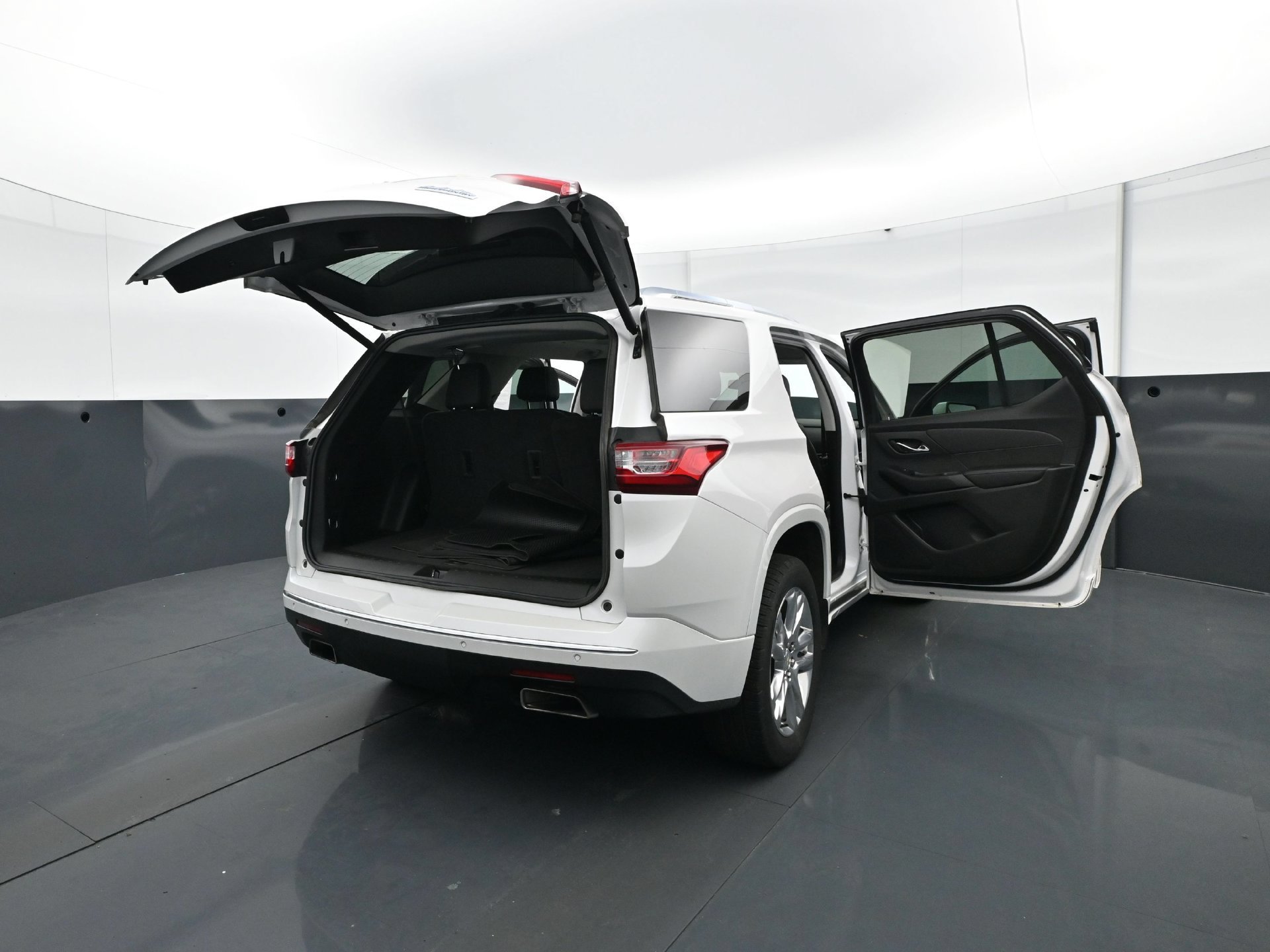 Used 2021 Chevrolet Traverse High Country AWD/4WD image 37
