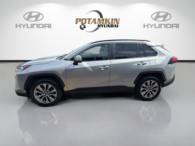 Used 2019 Toyota RAV4 XLE Premium w/ Cold Weather Package FWD image 8