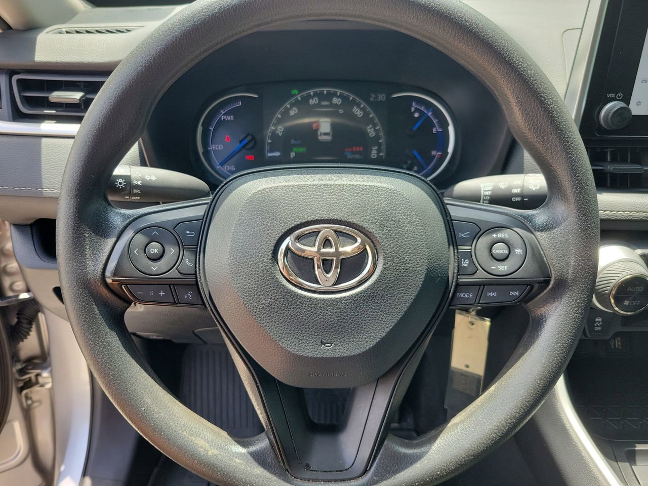 Used 2024 Toyota RAV4 LE AWD/4WD image 18