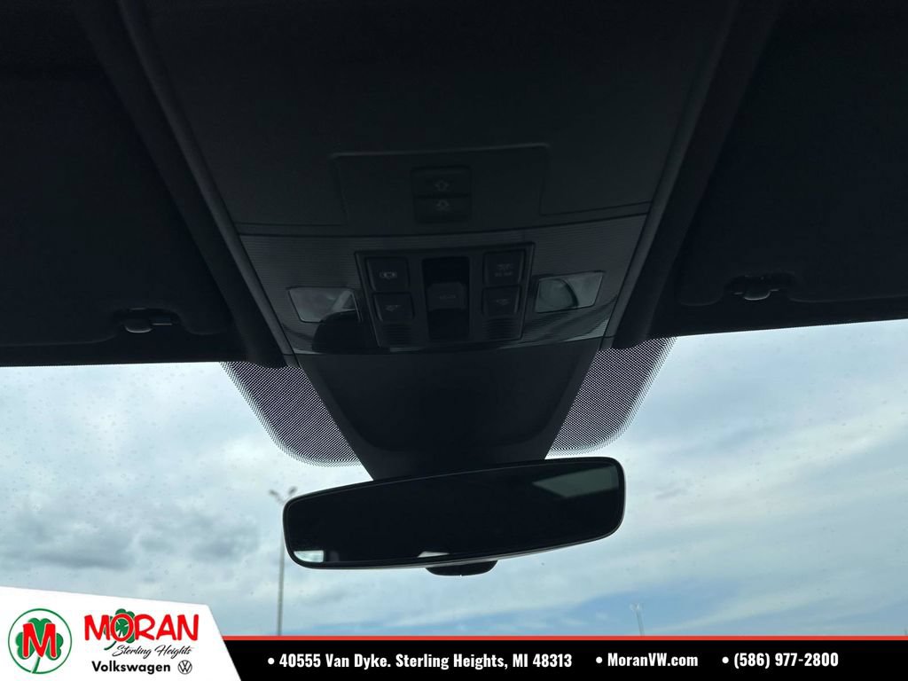 Certified 2024 Volkswagen Tiguan SEL R-Line AWD/4WD image 33