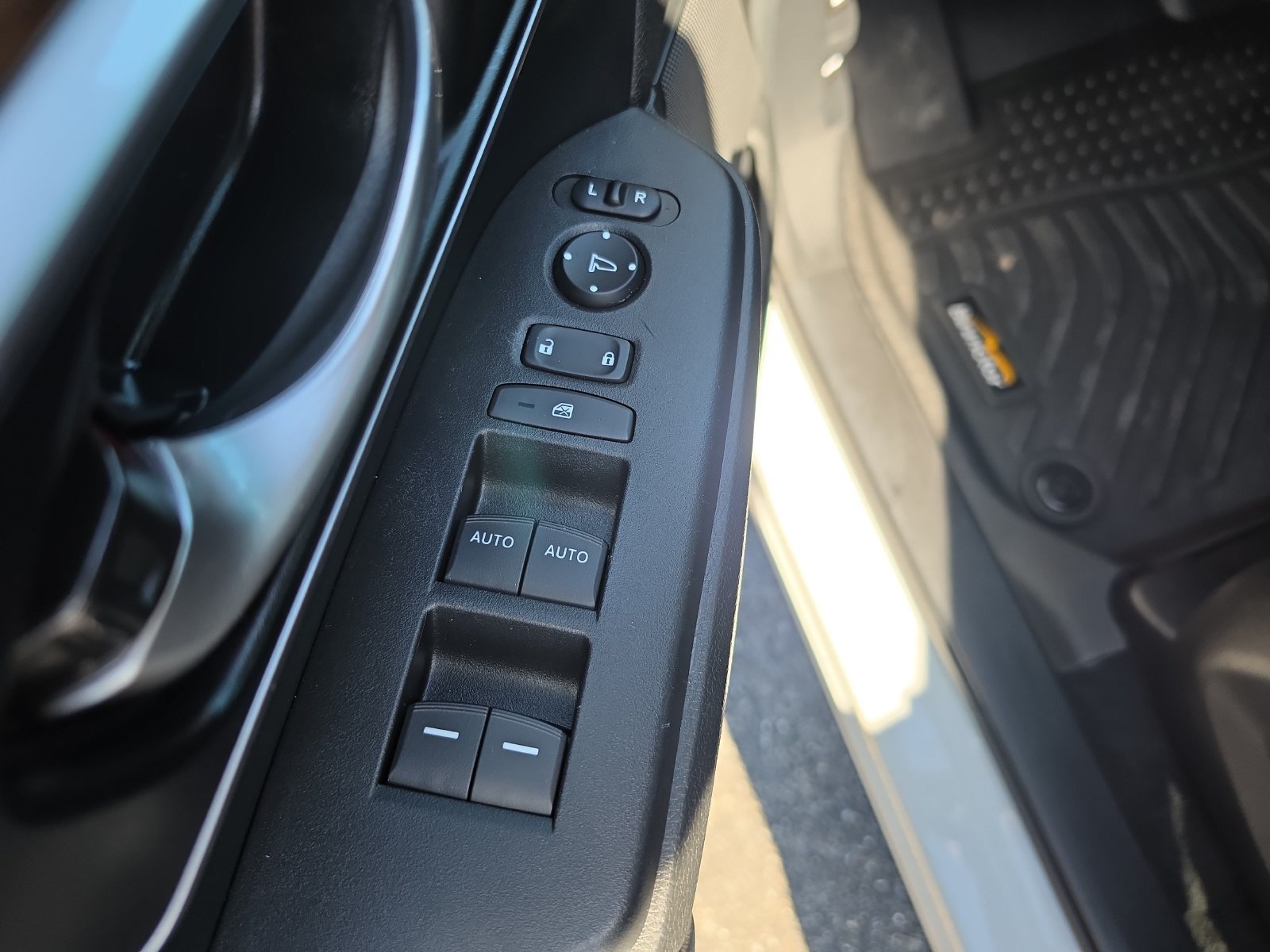 Used 2021 Honda CR-V Touring image 14
